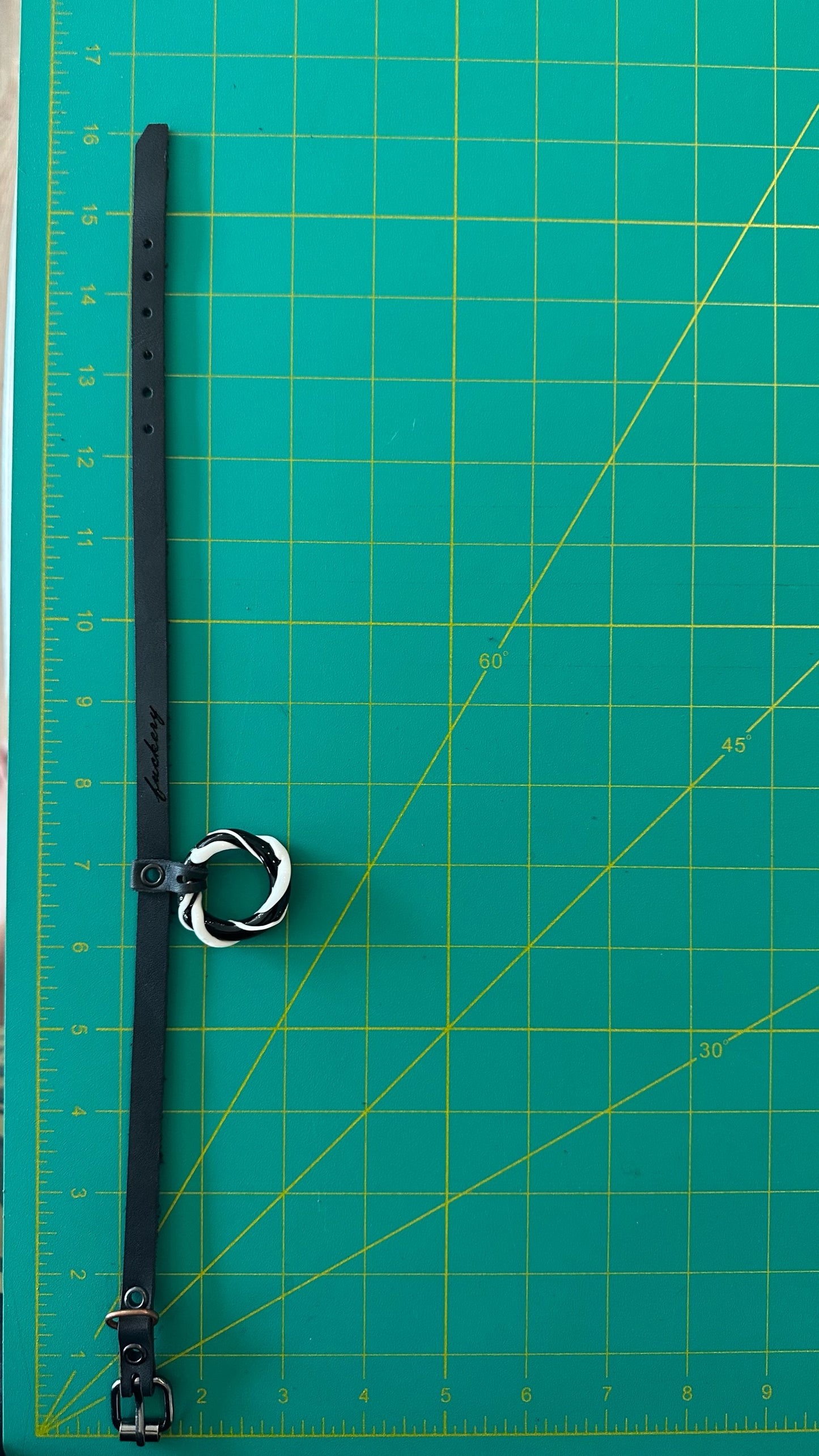 Glass Collar: 011